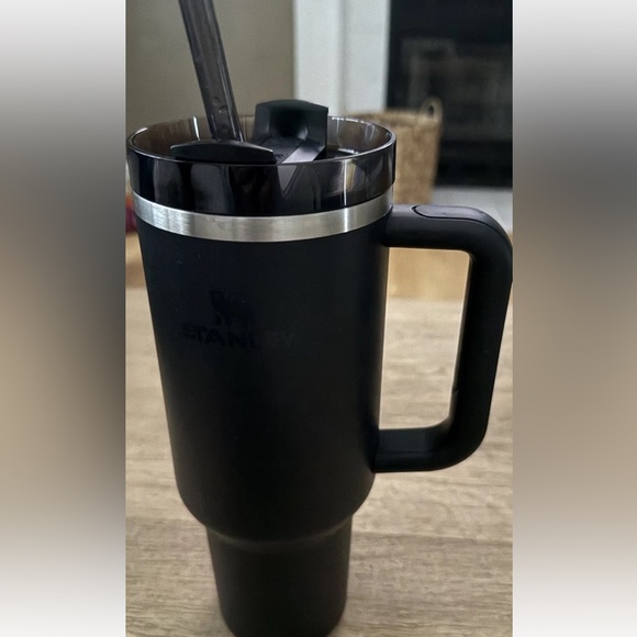 Stanley 40 oz Stainless Steel H2.0 FlowStateQuencher Tumbler Black 2.0 - Picture 4 of 7